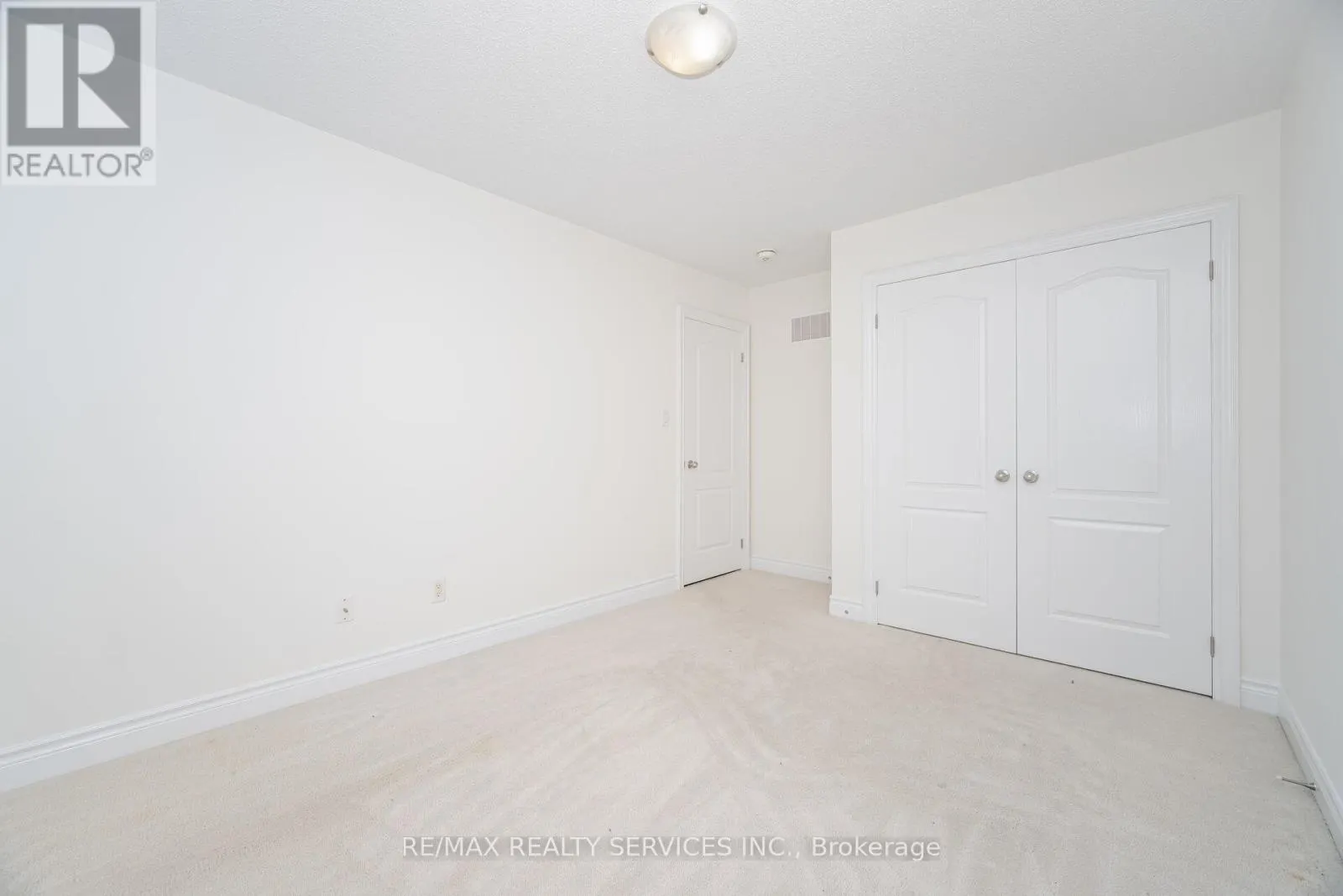 7 LADY EVELYN CRESCENT