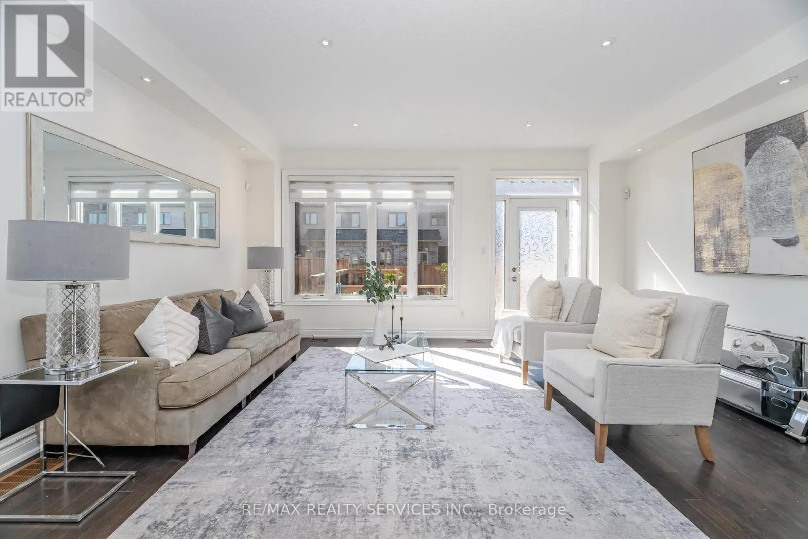 7 LADY EVELYN CRESCENT