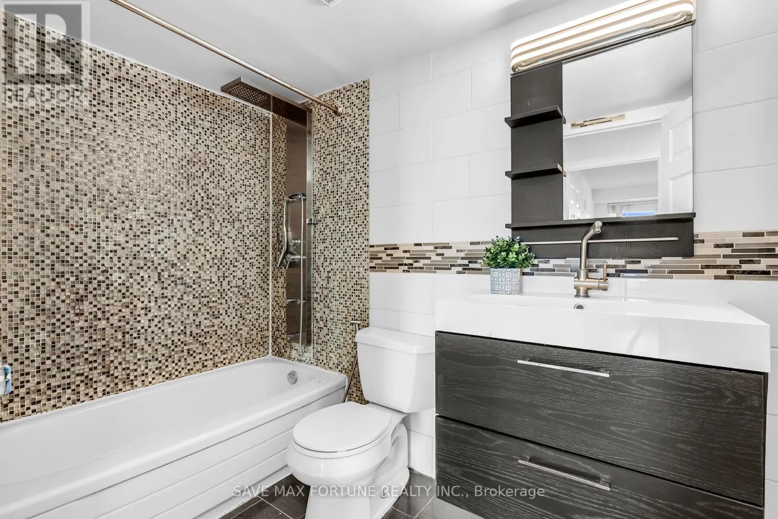 1006 - 330 RATHBURN ROAD W