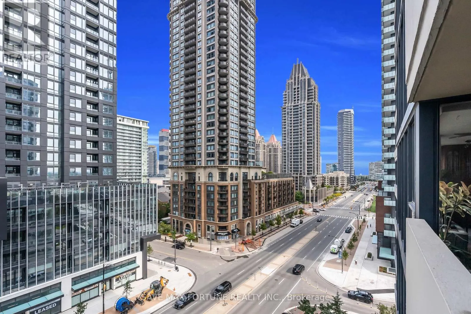 1006 - 330 RATHBURN ROAD W