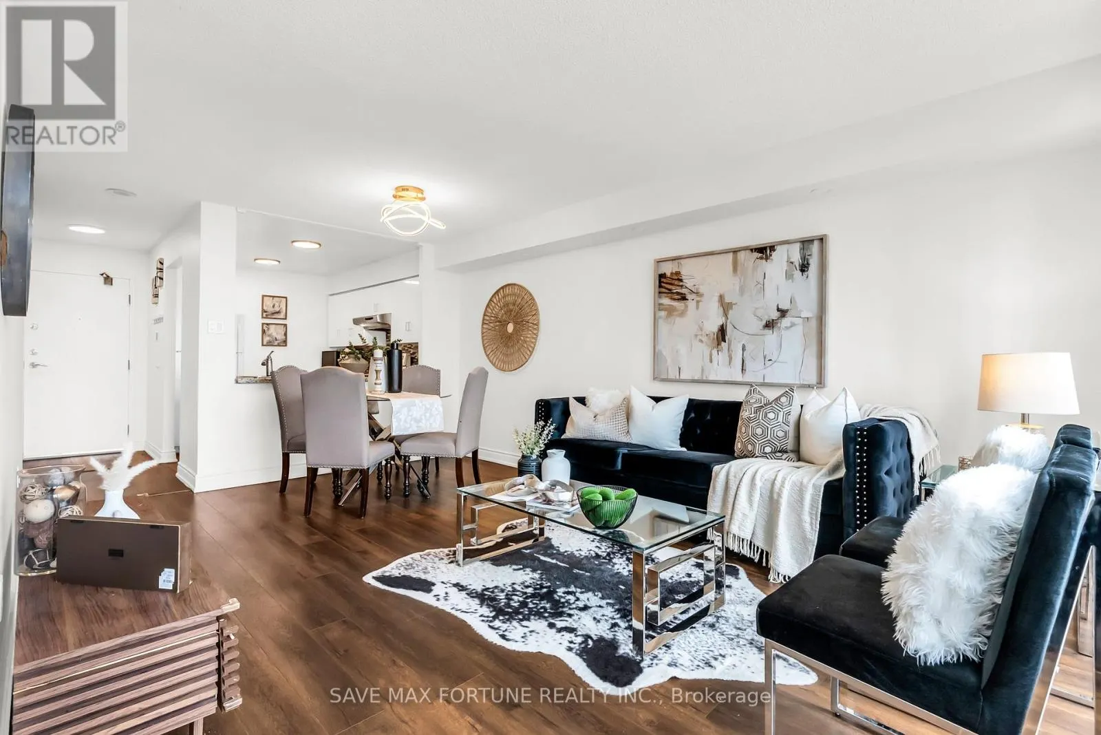 1006 - 330 RATHBURN ROAD W