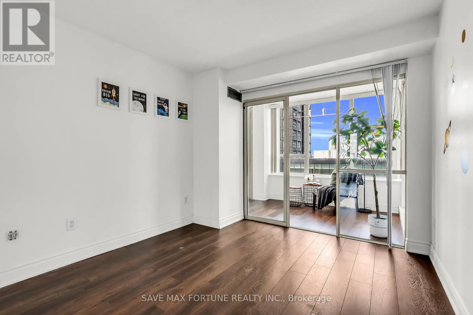 1006 - 330 RATHBURN ROAD W