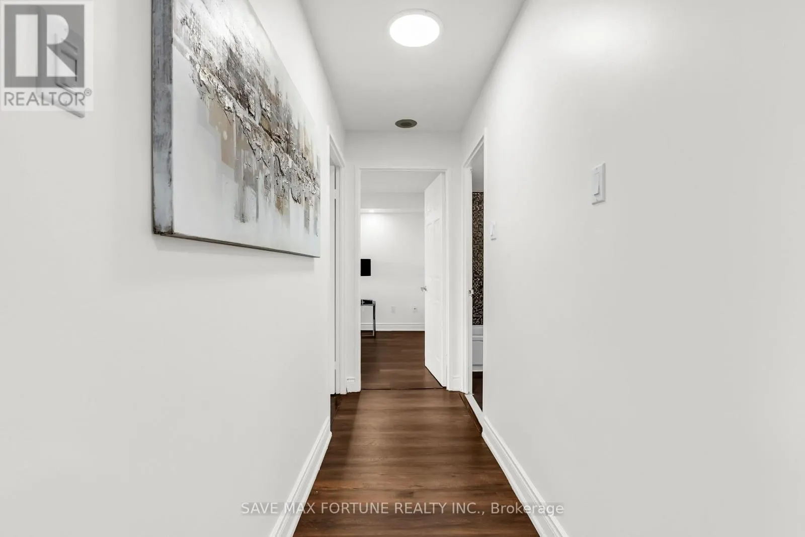 1006 - 330 RATHBURN ROAD W