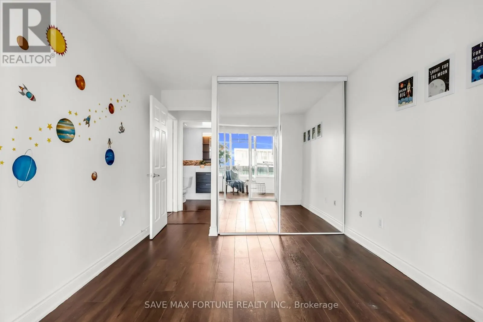 1006 - 330 RATHBURN ROAD W