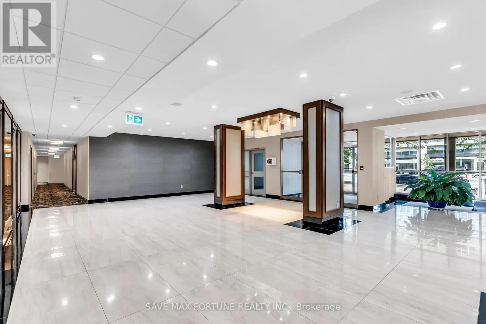 1006 - 330 RATHBURN ROAD W