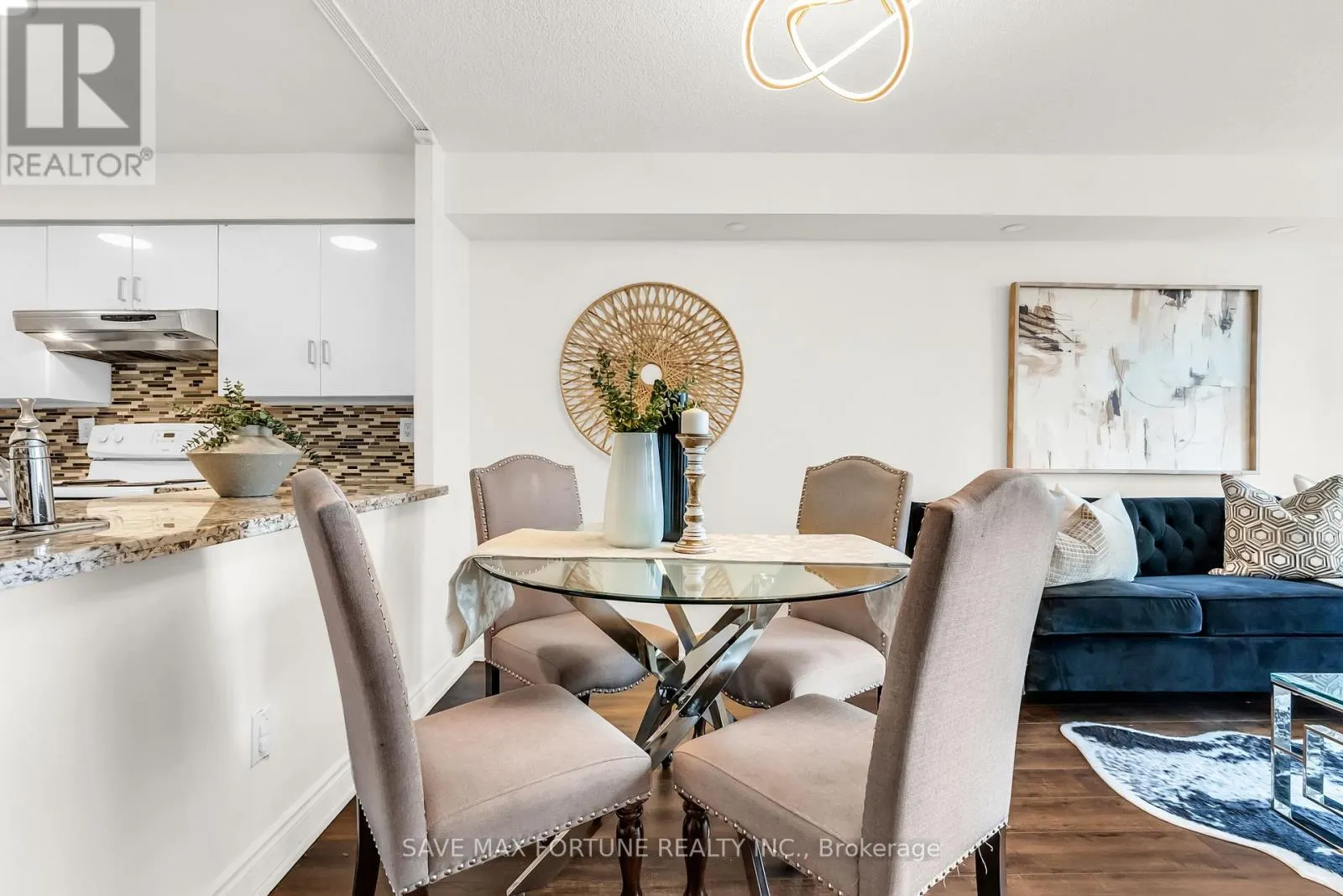 1006 - 330 RATHBURN ROAD W