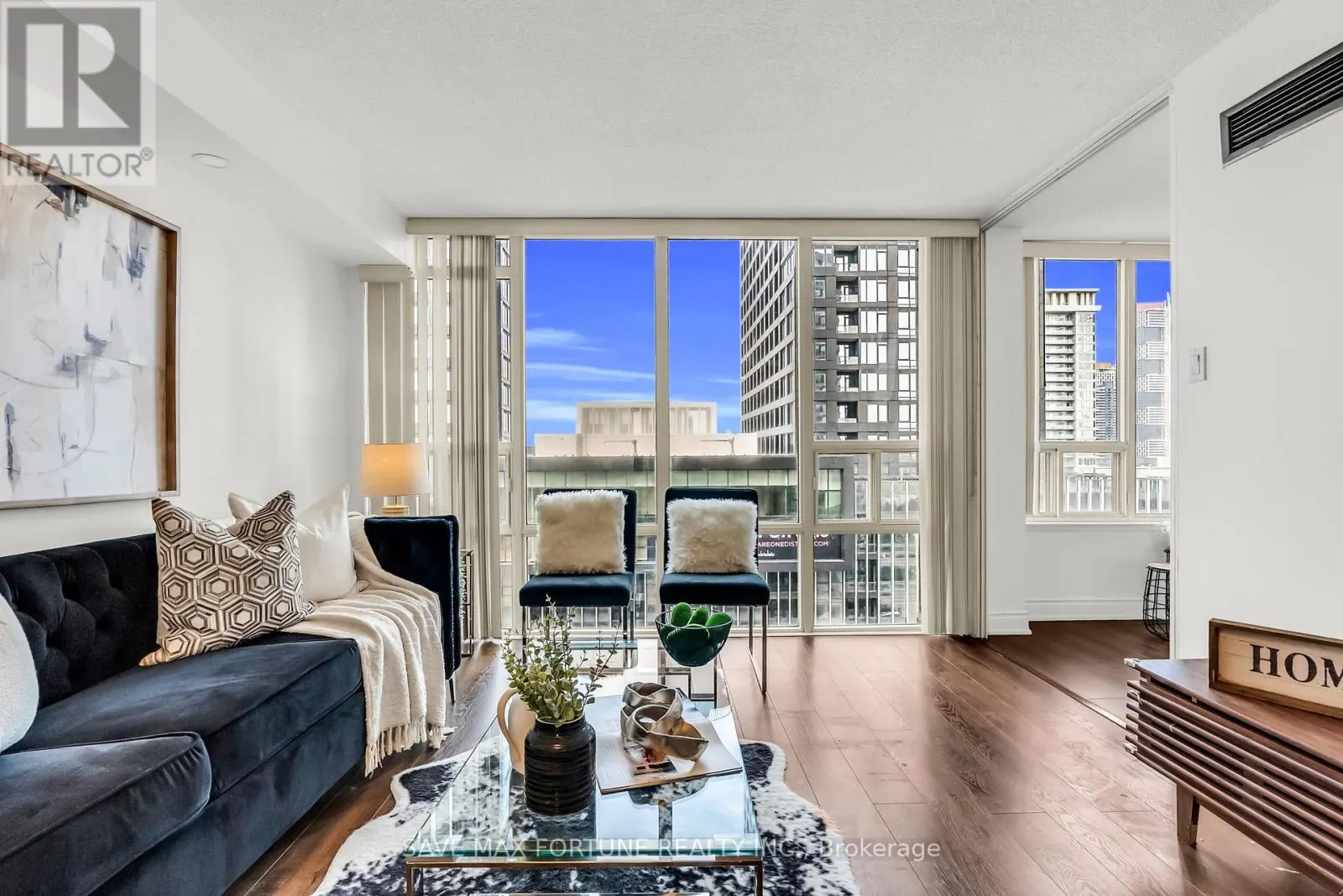 1006 - 330 RATHBURN ROAD W