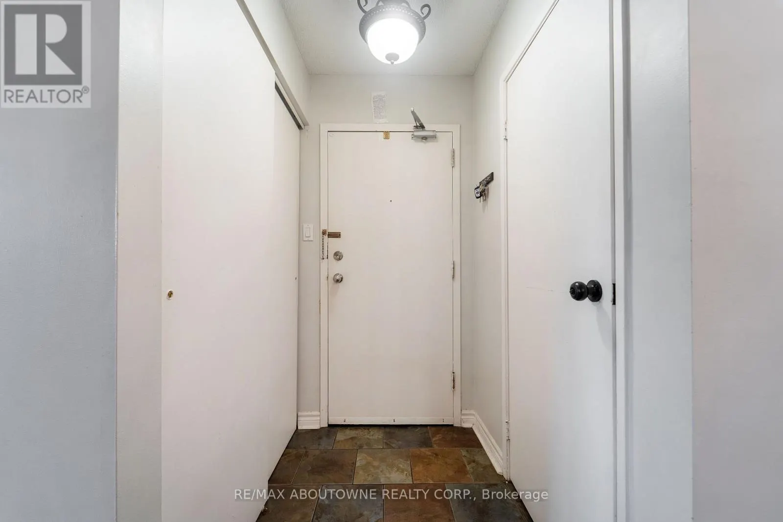 612 - 1450 GLEN ABBEY GATE