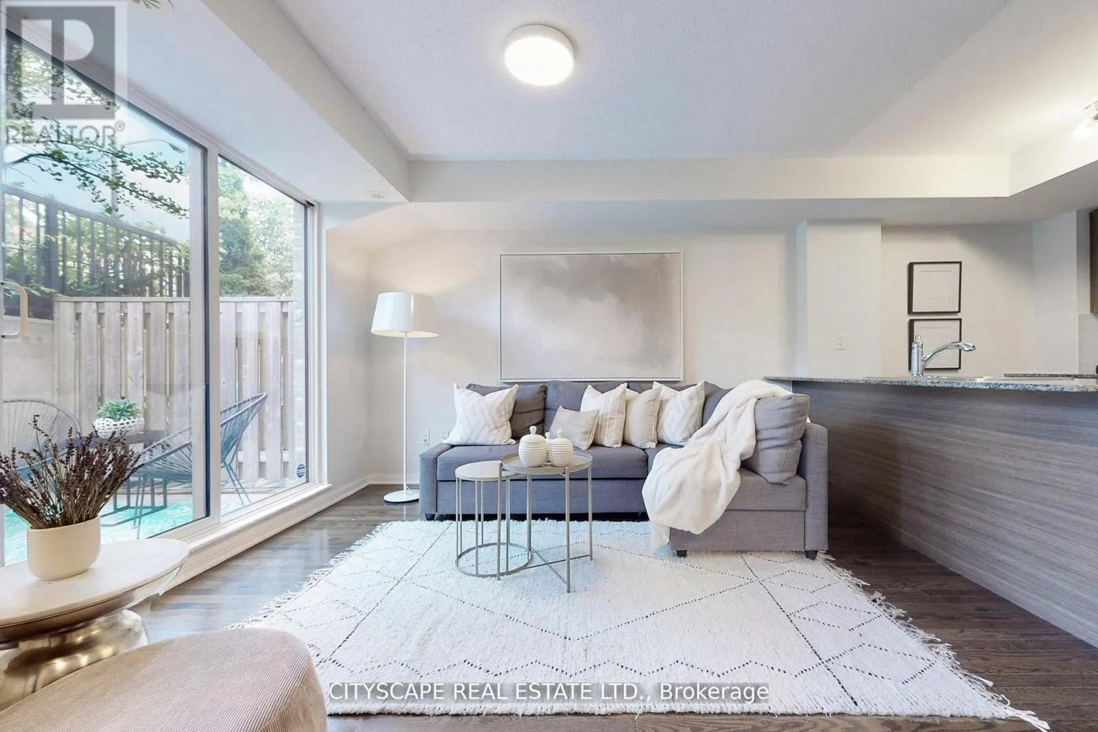 135 - 10 FOUNDRY AVENUE