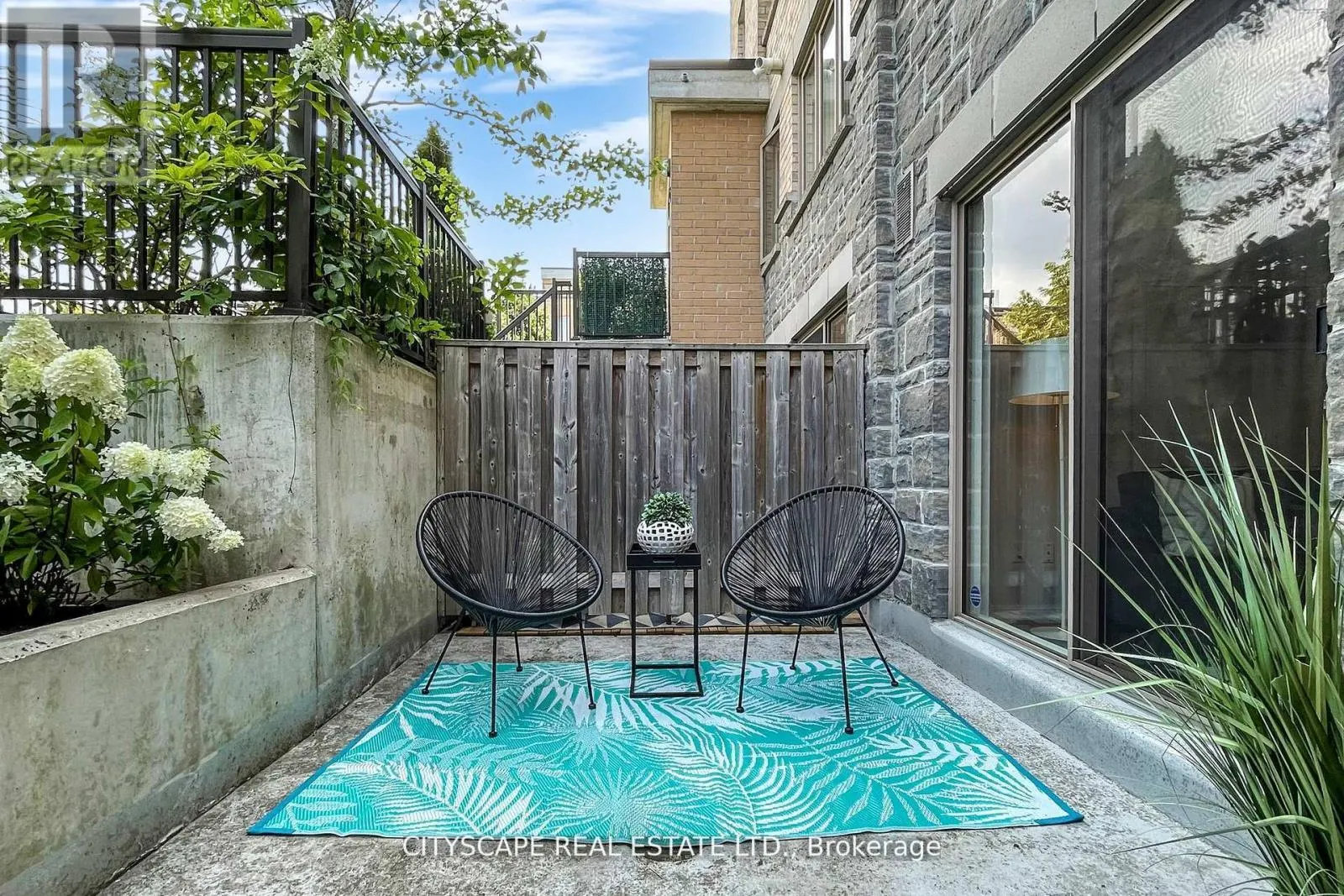 135 - 10 FOUNDRY AVENUE