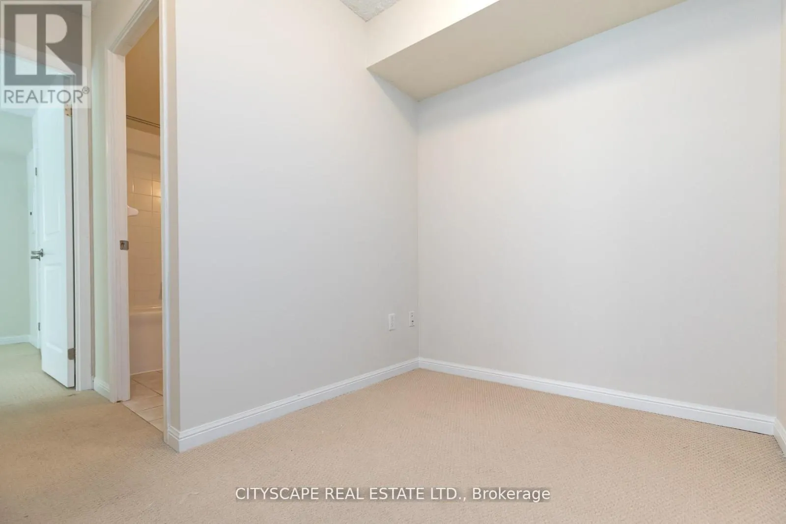 135 - 10 FOUNDRY AVENUE