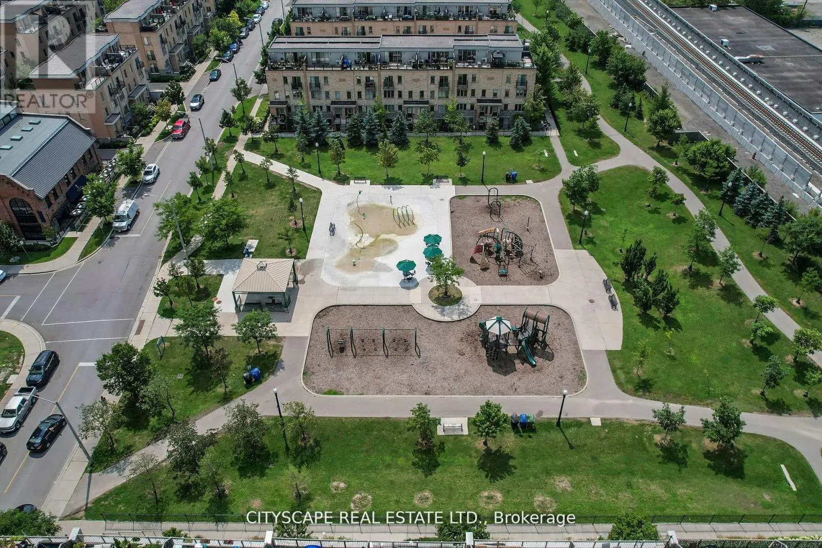 135 - 10 FOUNDRY AVENUE