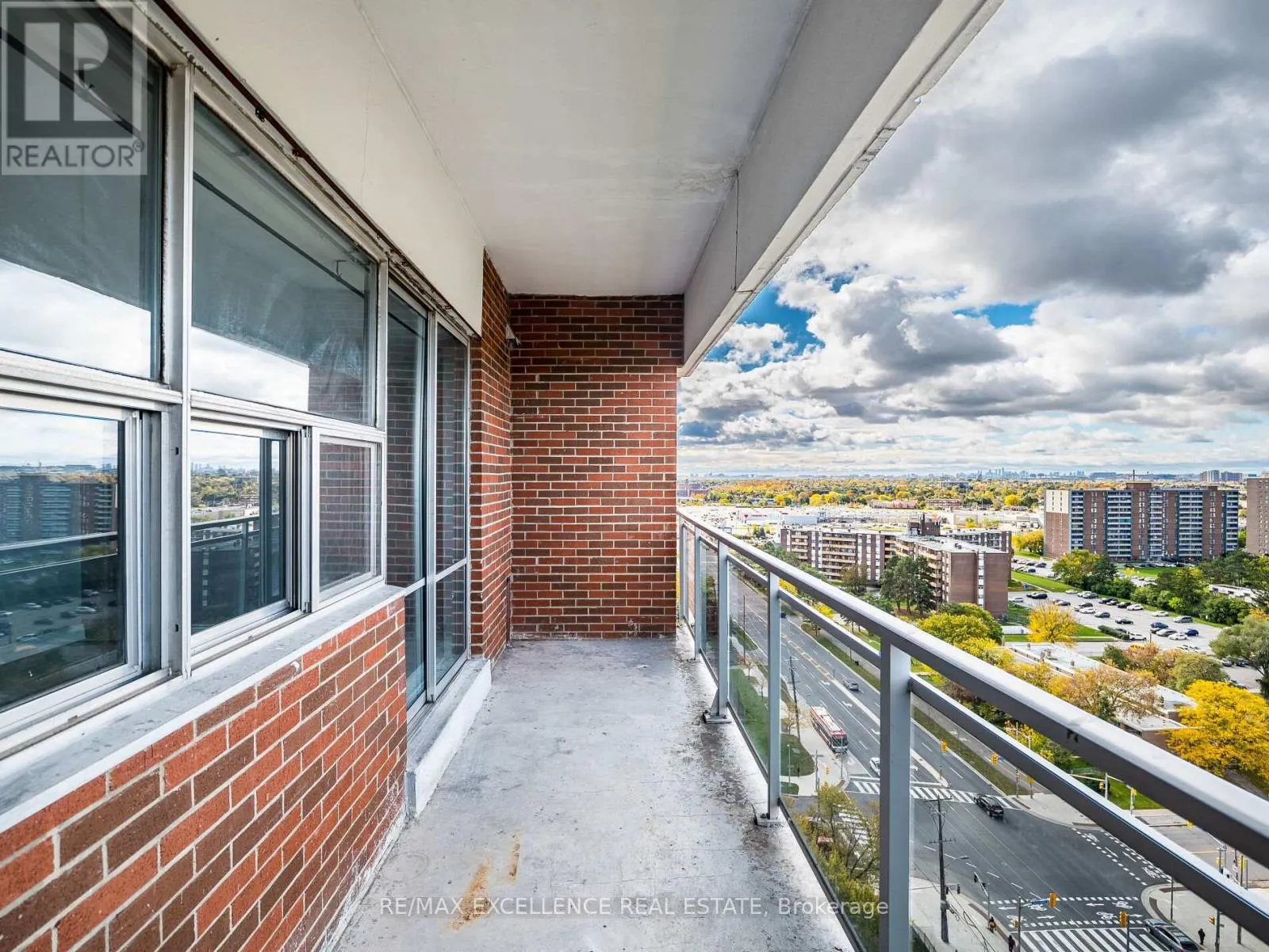 1907 - 2645 KIPLING AVENUE