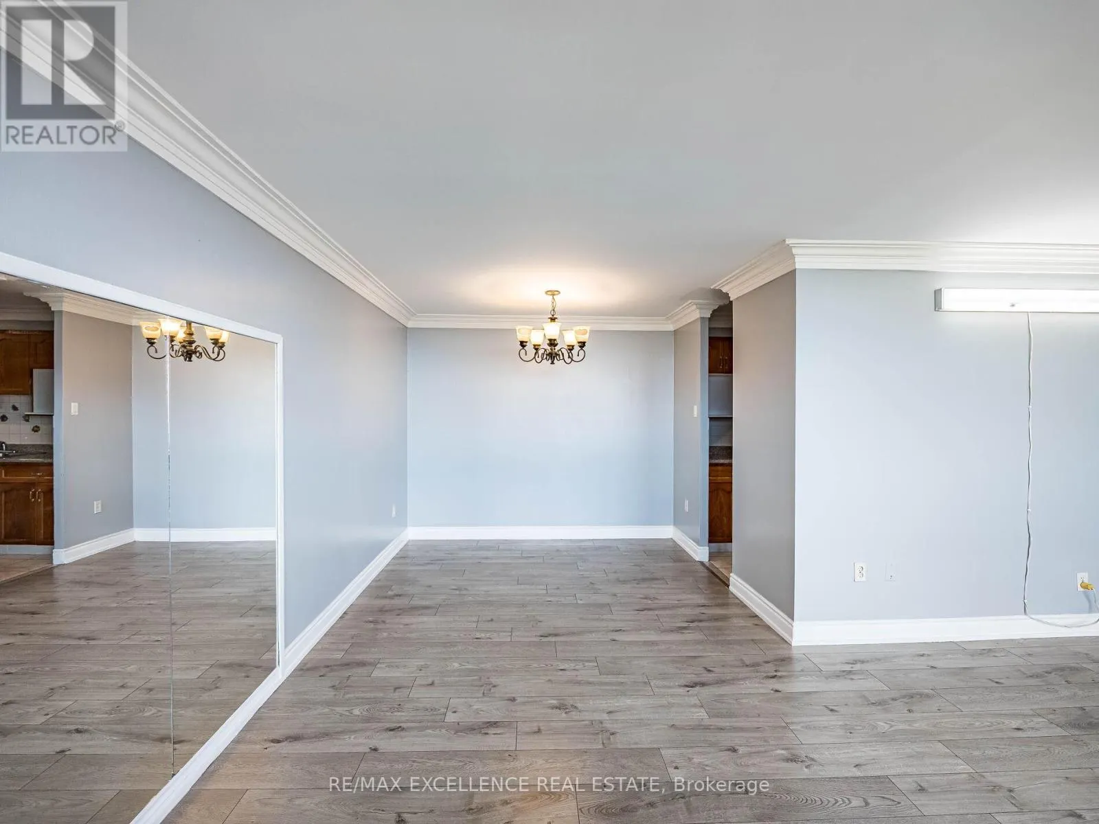 1907 - 2645 KIPLING AVENUE