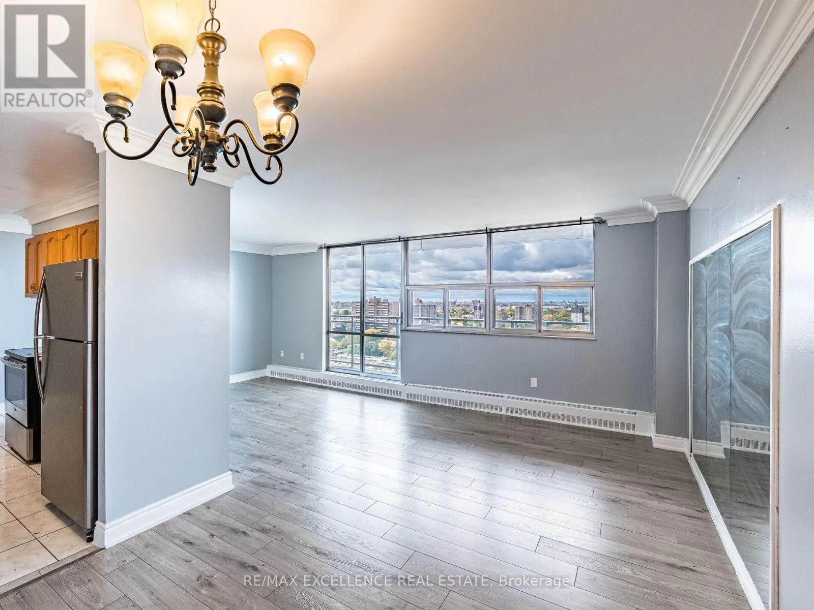 1907 - 2645 KIPLING AVENUE