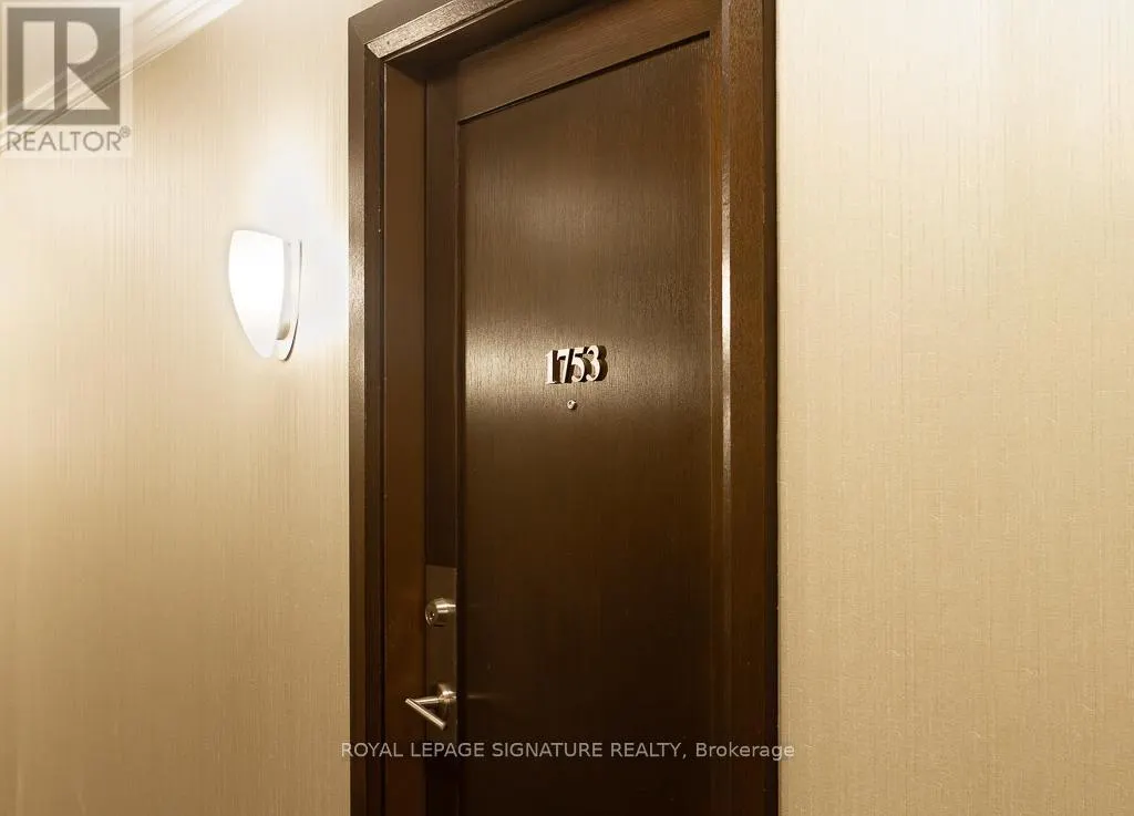 1753 - 25 VIKING LANE