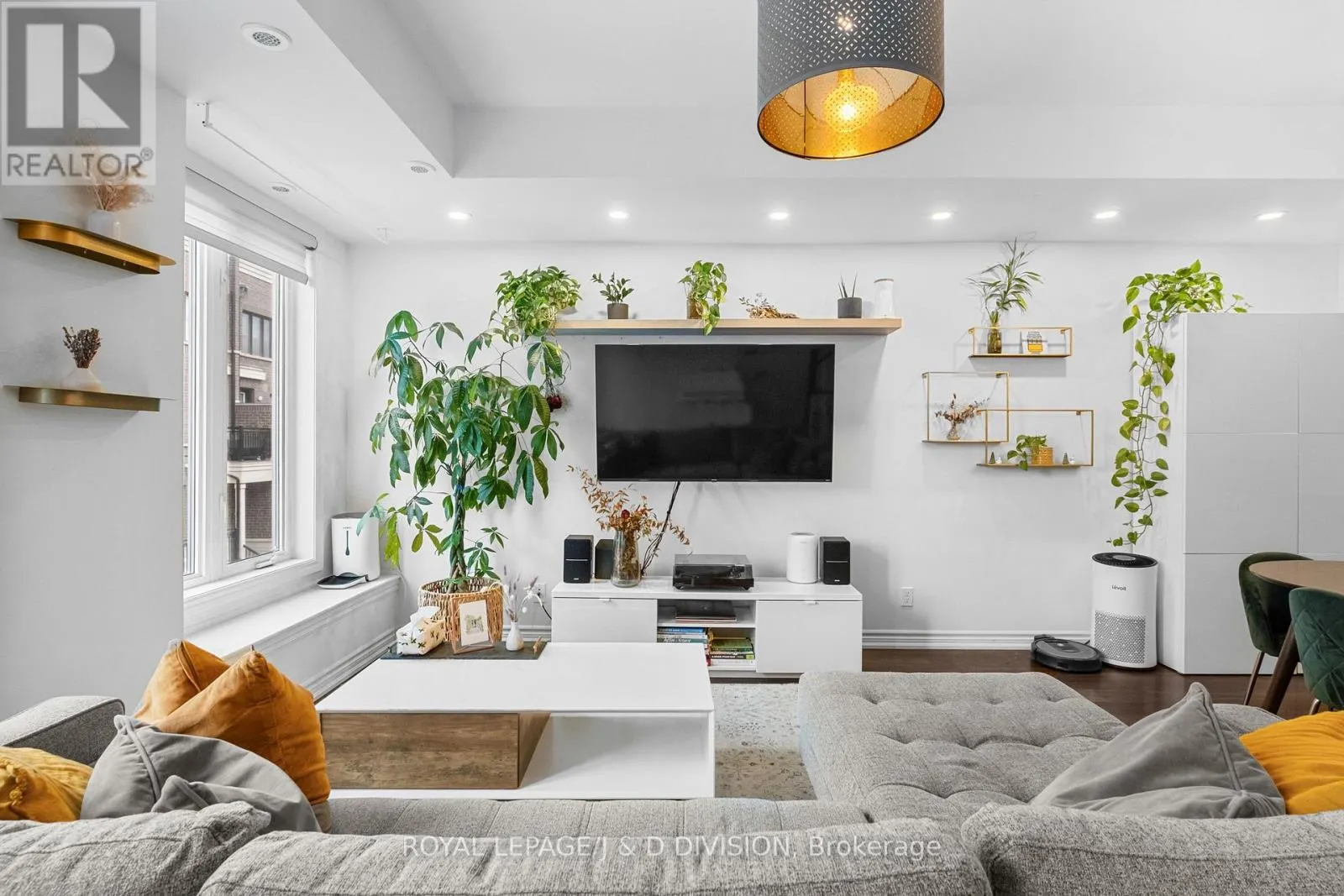 TH4 - 120 LONG BRANCH AVENUE