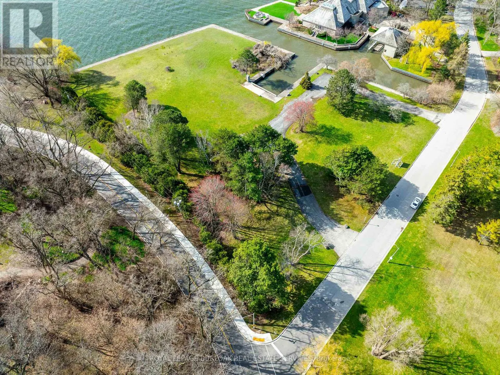 800 LASALLE PARK ROAD