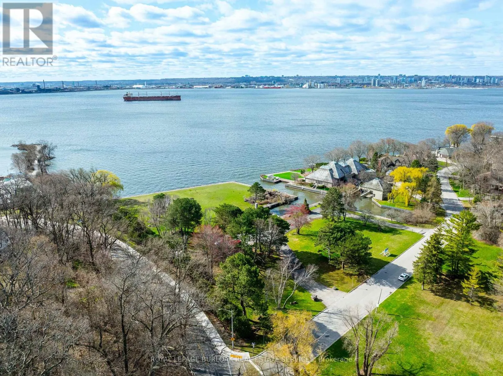 800 LASALLE PARK ROAD