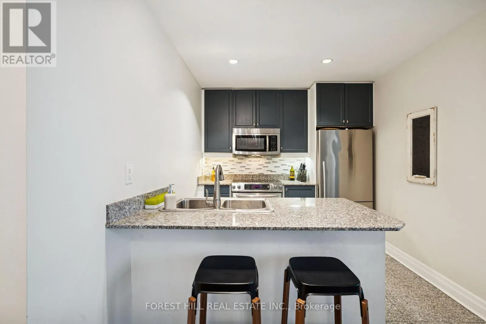 906 - 88 PALACE PIER COURT