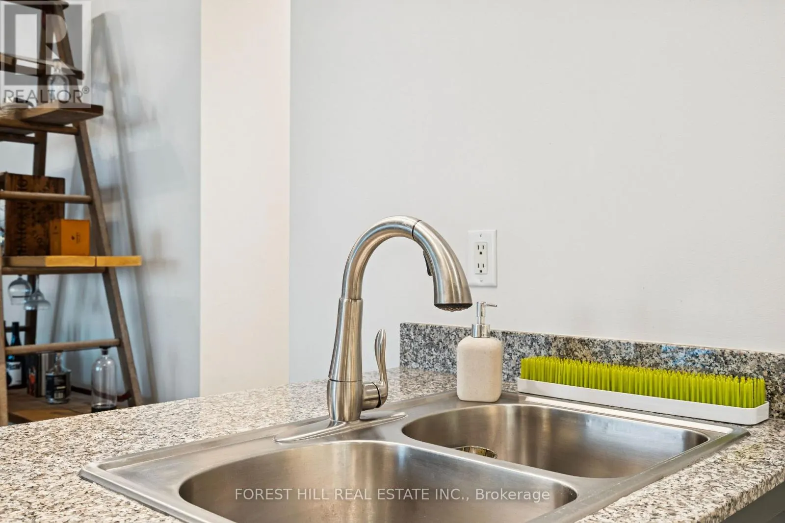 906 - 88 PALACE PIER COURT