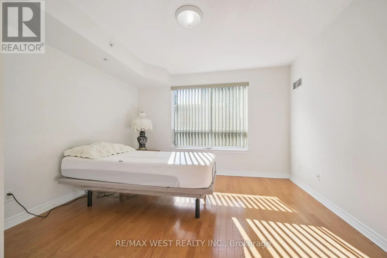 805 - 350 PRINCESS ROYAL DRIVE