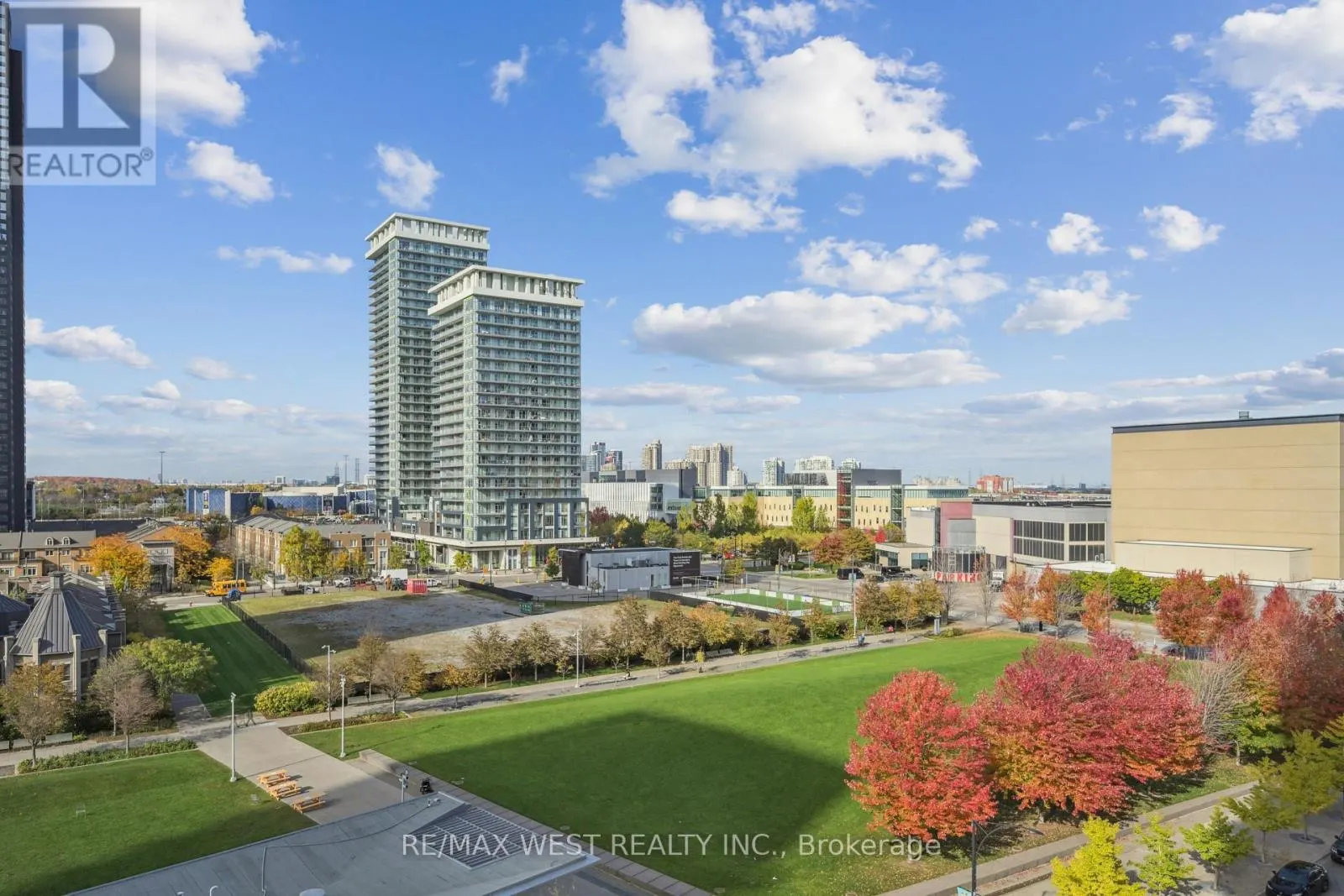 805 - 350 PRINCESS ROYAL DRIVE