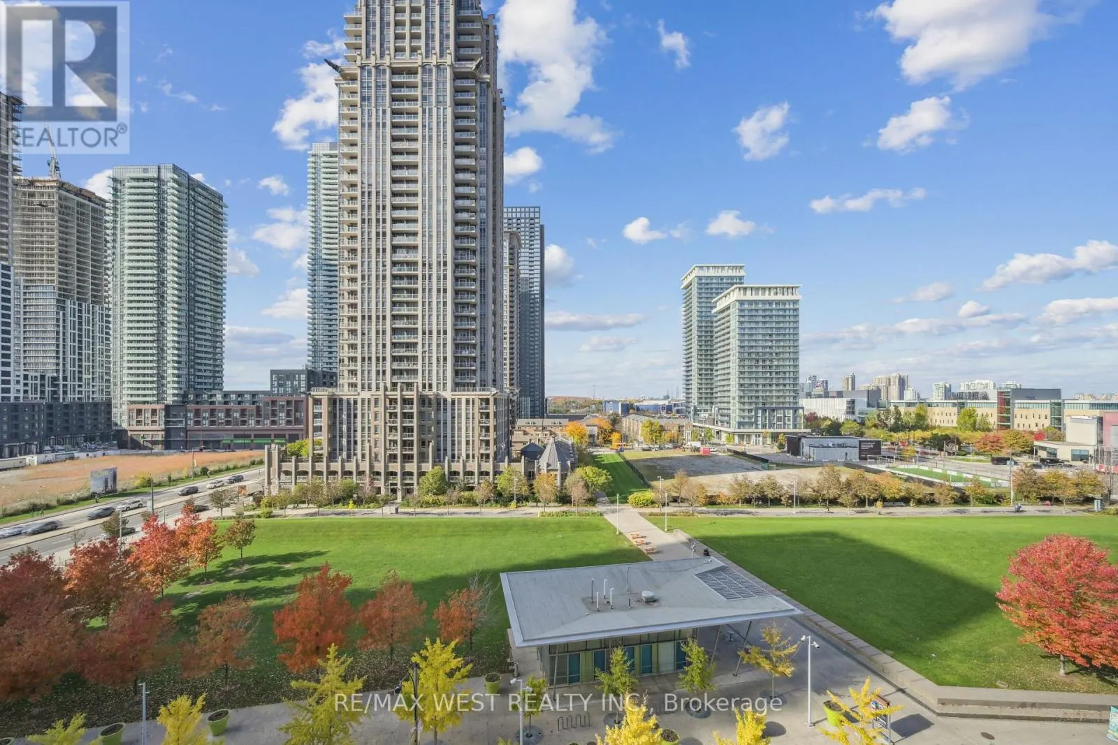 805 - 350 PRINCESS ROYAL DRIVE