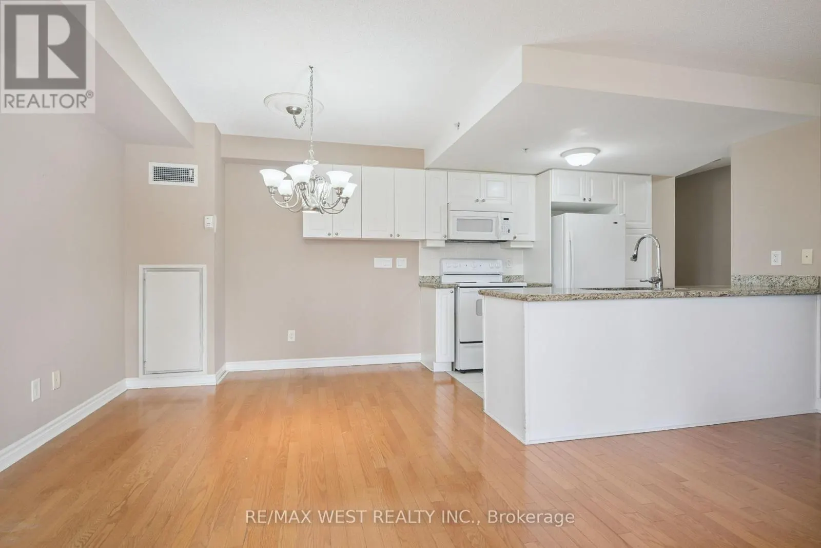 805 - 350 PRINCESS ROYAL DRIVE