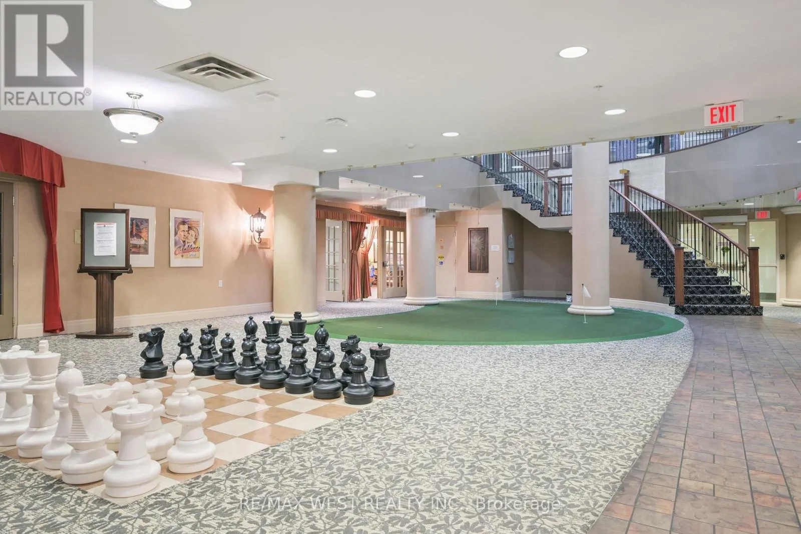 805 - 350 PRINCESS ROYAL DRIVE