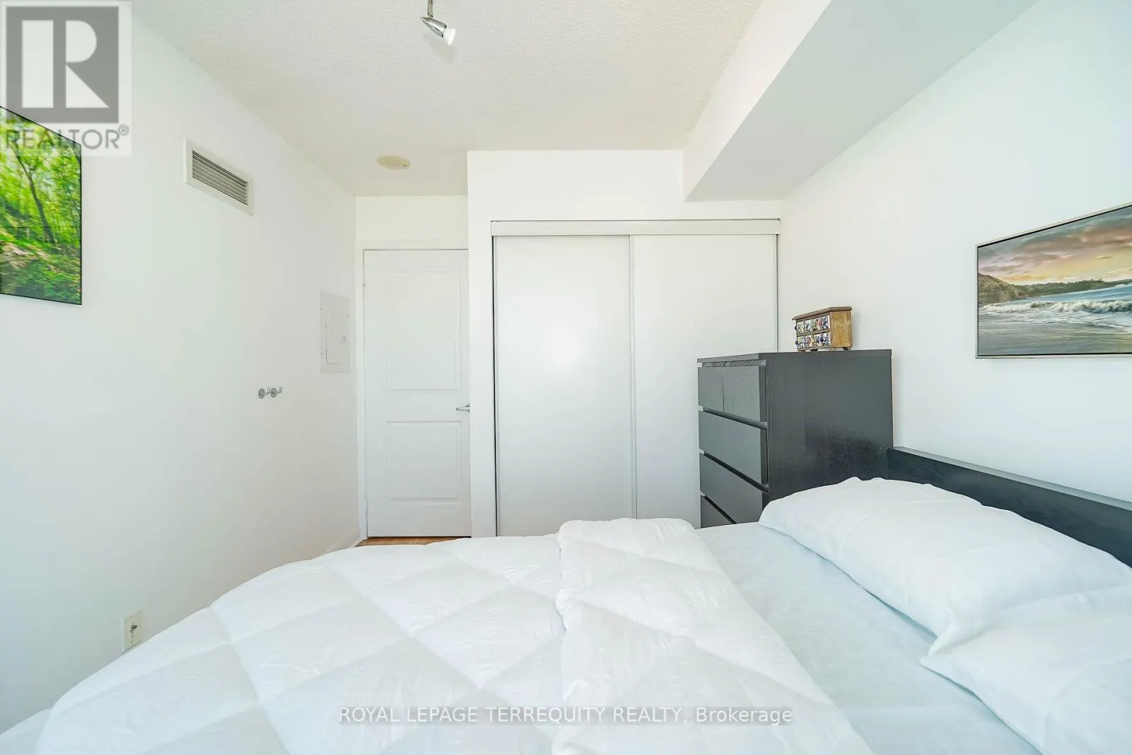 2209 - 235 SHERWAY GARDENS ROAD