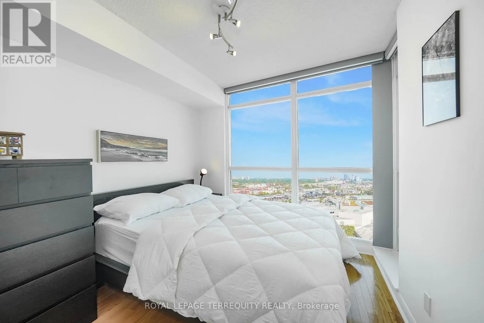 2209 - 235 SHERWAY GARDENS ROAD