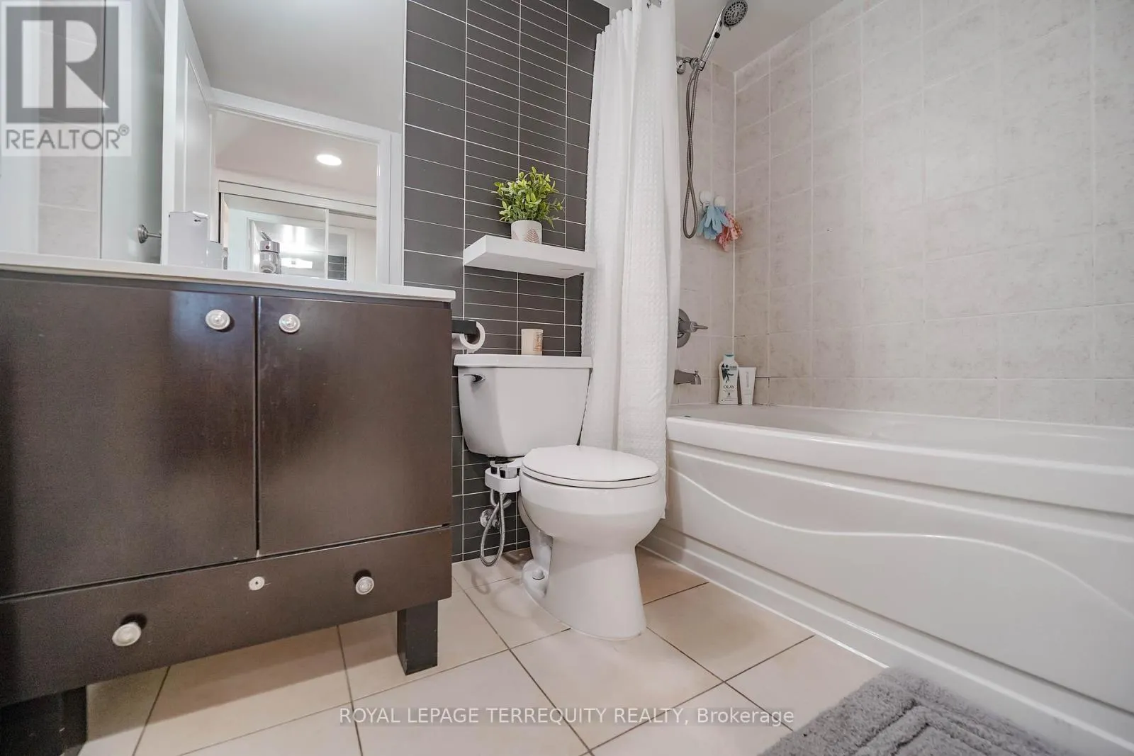 2209 - 235 SHERWAY GARDENS ROAD