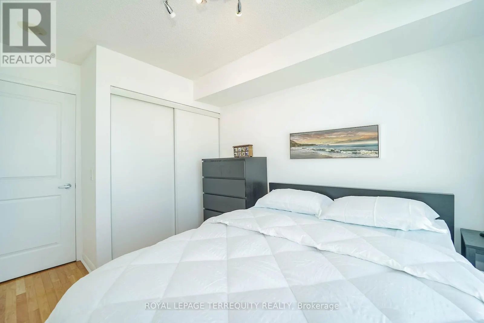 2209 - 235 SHERWAY GARDENS ROAD