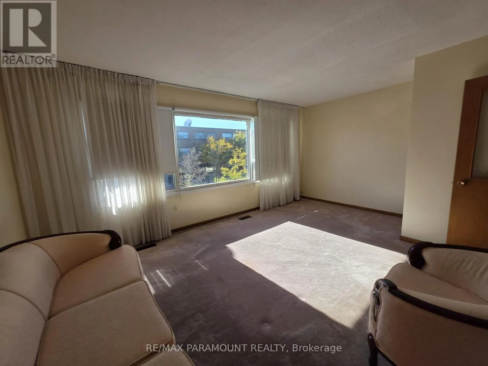 1674 ST CLAIR AVENUE W