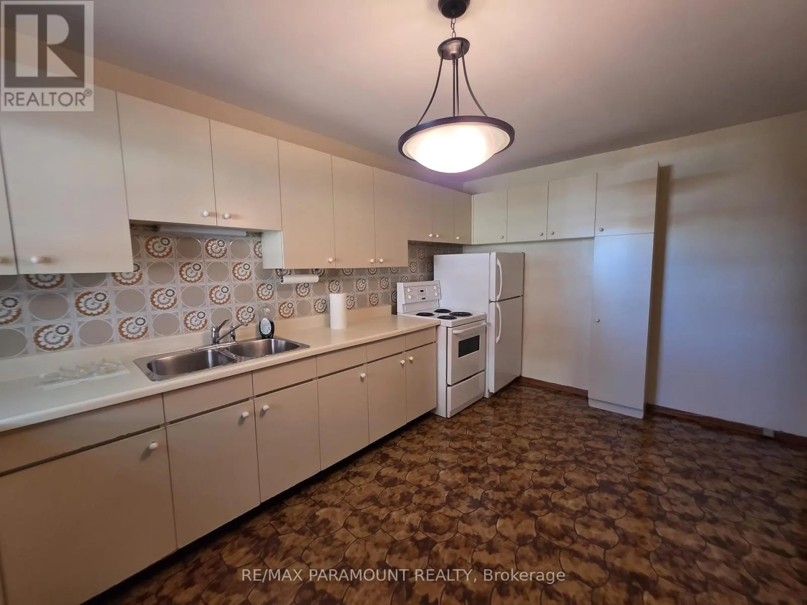 1674 ST CLAIR AVENUE W