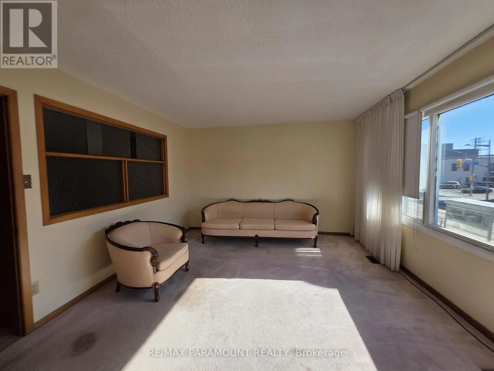 1674 ST CLAIR AVENUE W