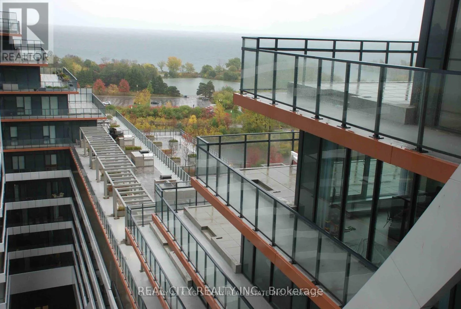 1117 - 30 SHORE BREEZE DRIVE