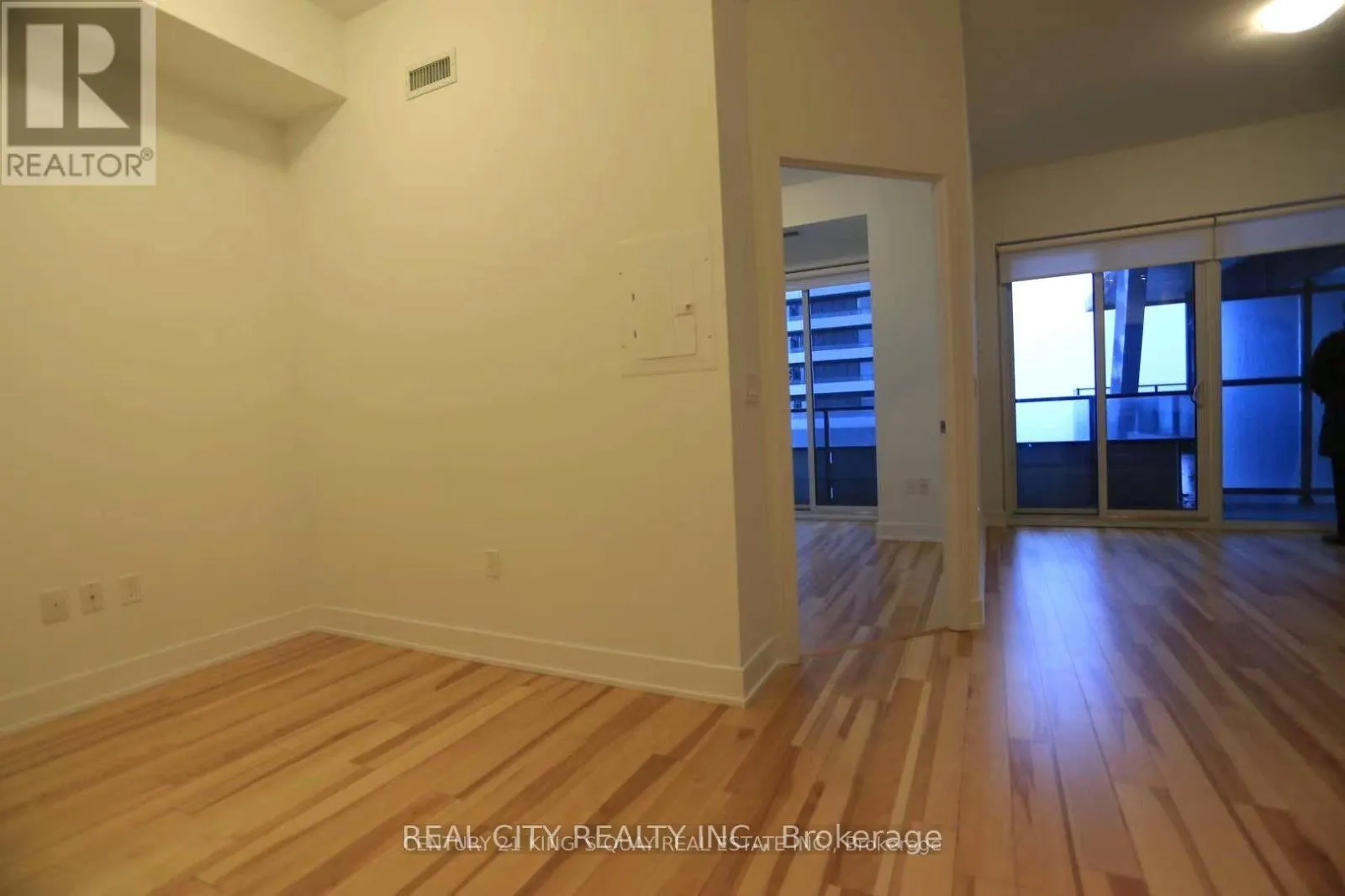 1117 - 30 SHORE BREEZE DRIVE