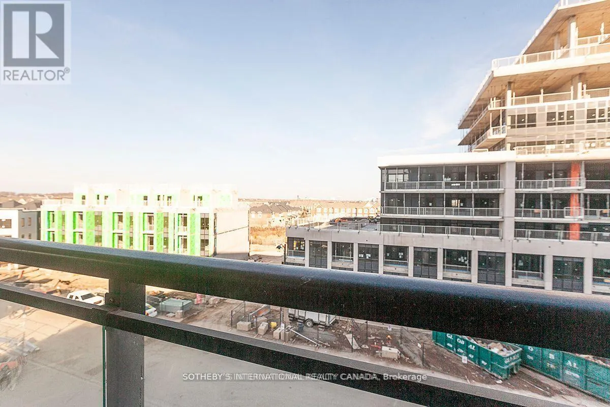 413 - 405 DUNDAS STREET W