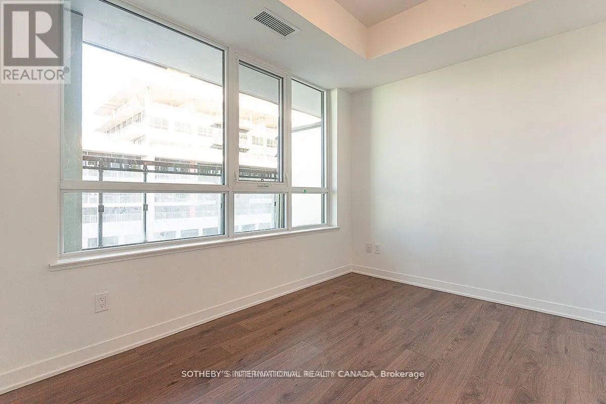 413 - 405 DUNDAS STREET W