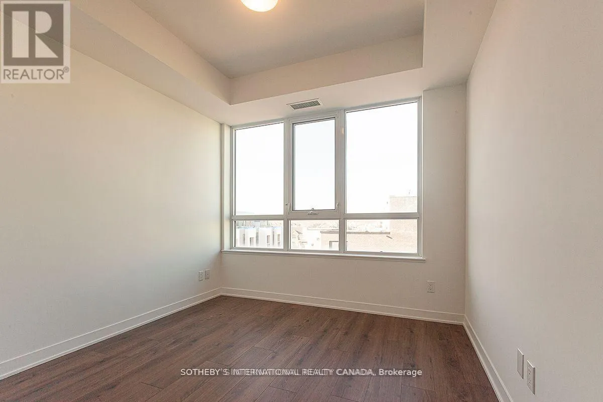 413 - 405 DUNDAS STREET W