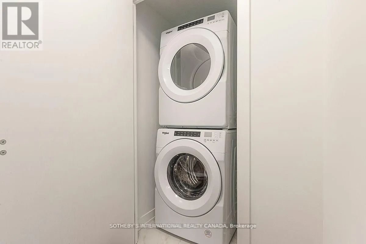 413 - 405 DUNDAS STREET W