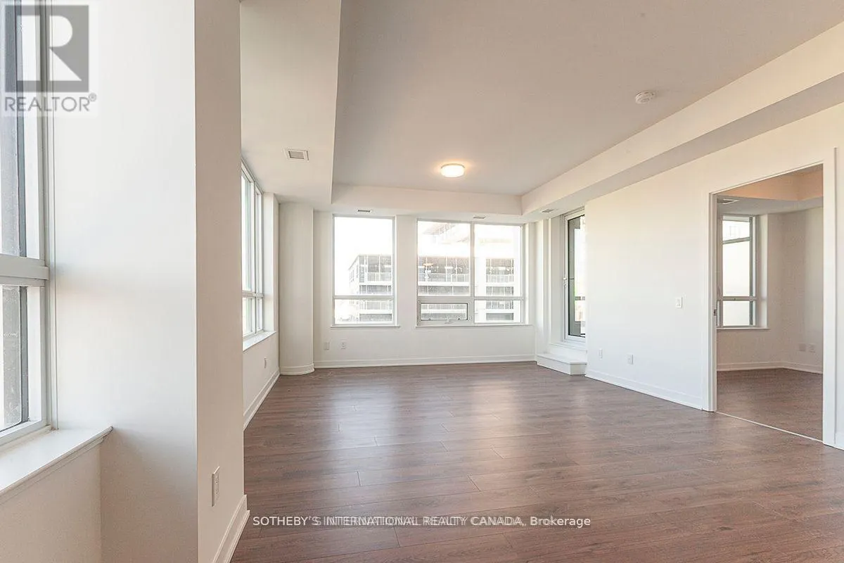 413 - 405 DUNDAS STREET W