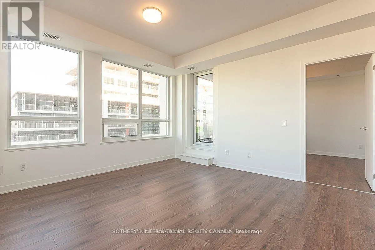 413 - 405 DUNDAS STREET W