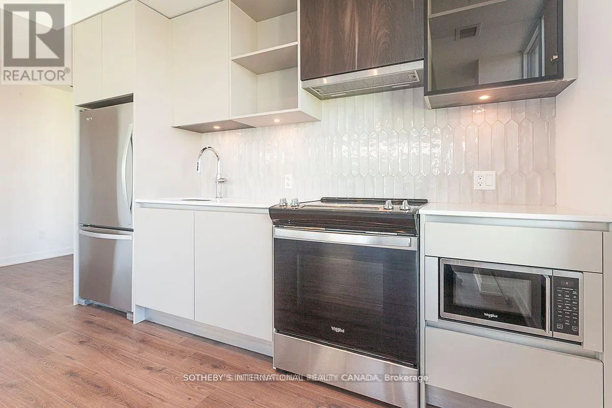 413 - 405 DUNDAS STREET W