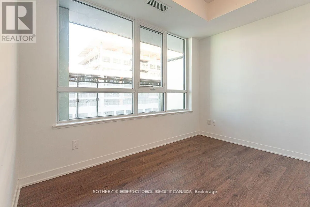 413 - 405 DUNDAS STREET W