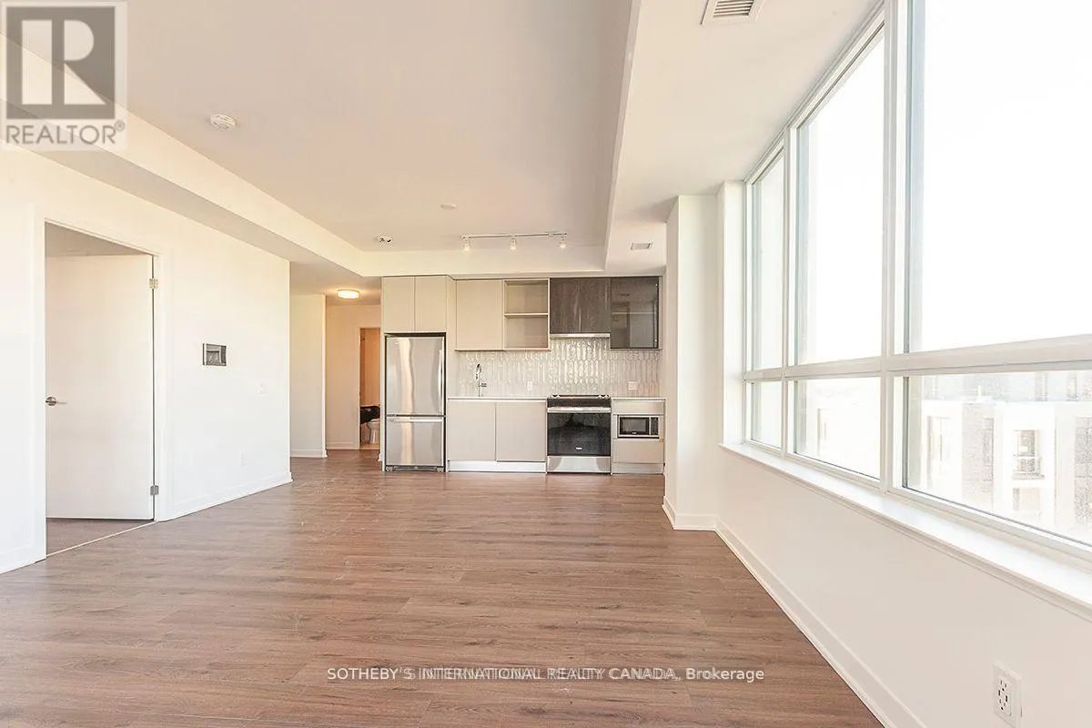 413 - 405 DUNDAS STREET W