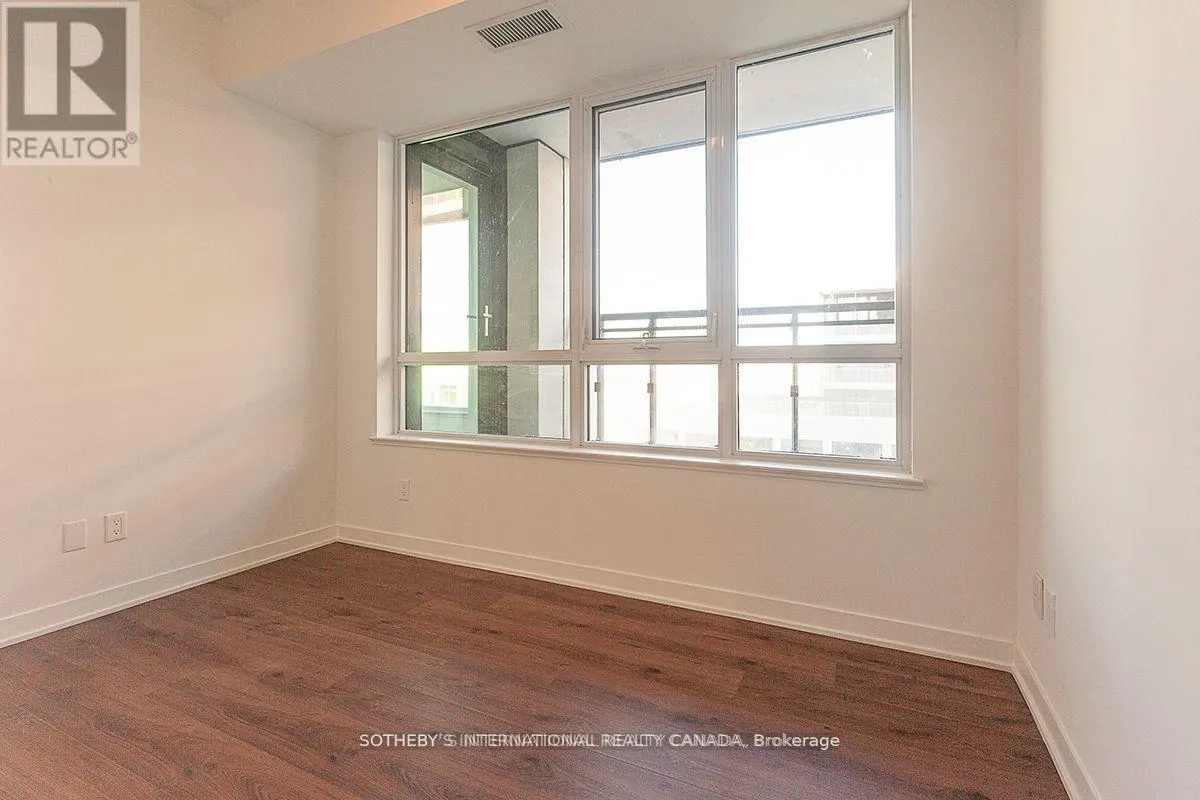 413 - 405 DUNDAS STREET W