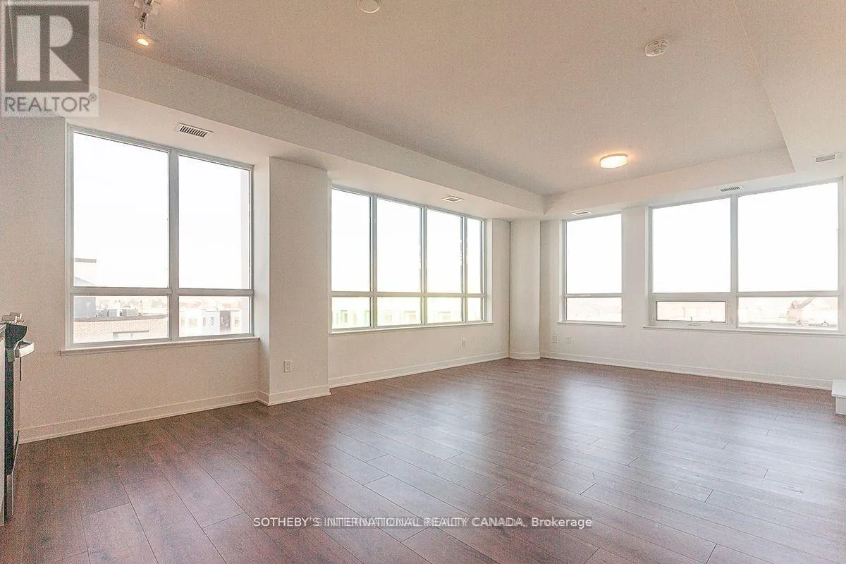 413 - 405 DUNDAS STREET W